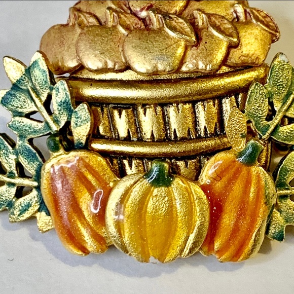 Vintage Apple Basket Pumpkins Brooch KC Kenneth Cole Enameled Brass Autumn Fall - Picture 5 of 8